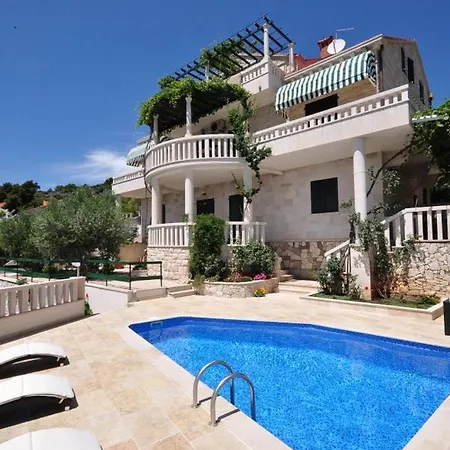 Apartamento Seaside With A Swimming Pool Puntinak, Brac - 769 *